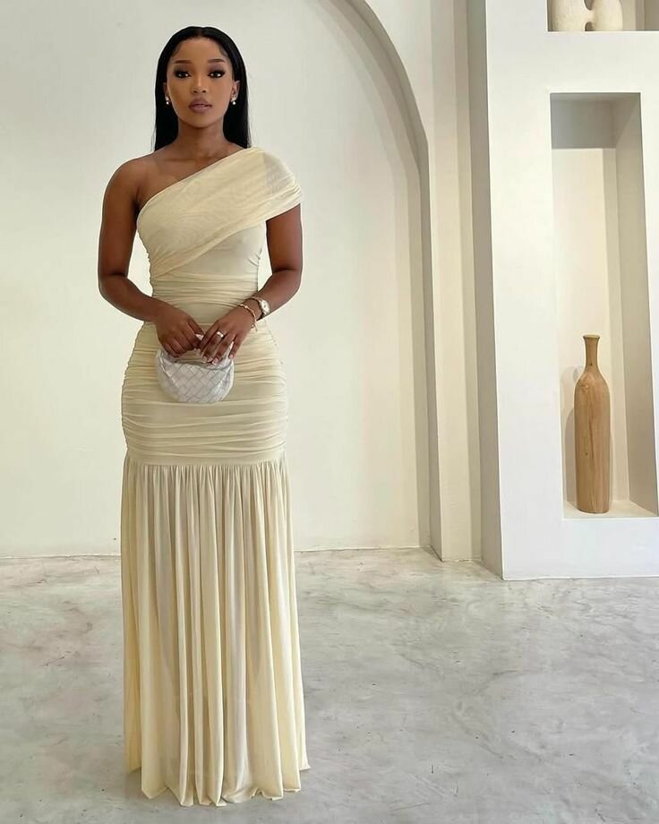 Robe Longue Asymétrique Élégante