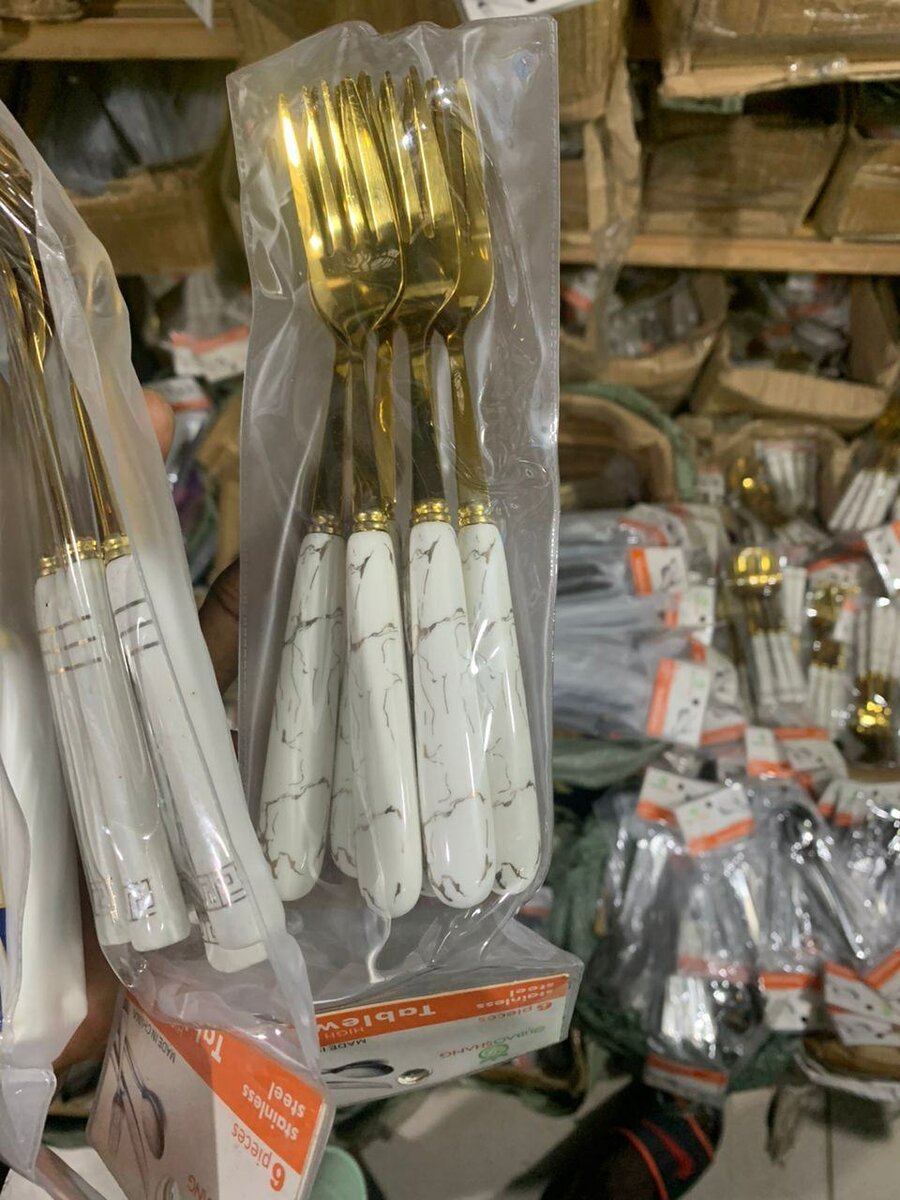 Ensemble couvert de 24 pièces