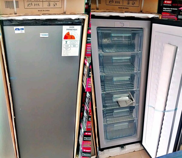 Congélateur vertical moderne