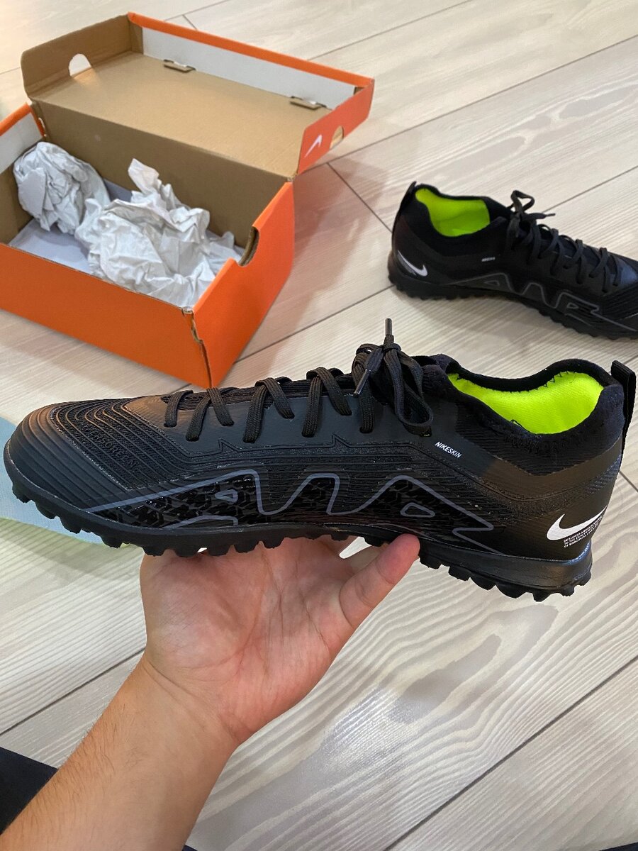 Кроссовки для футбола