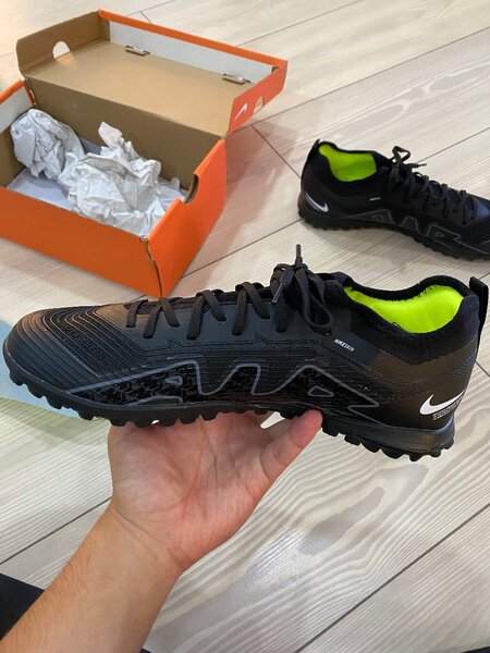 Кроссовки для футбола