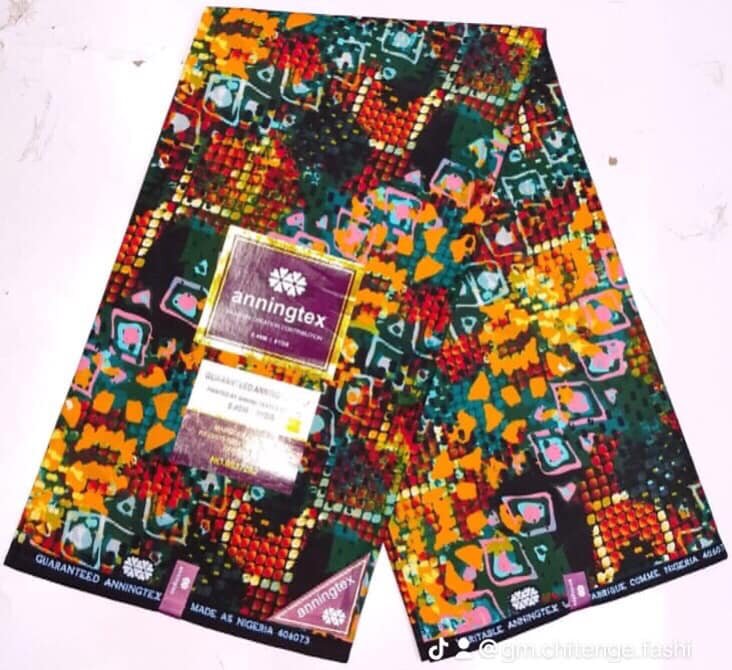 Tissu orange vert rouge