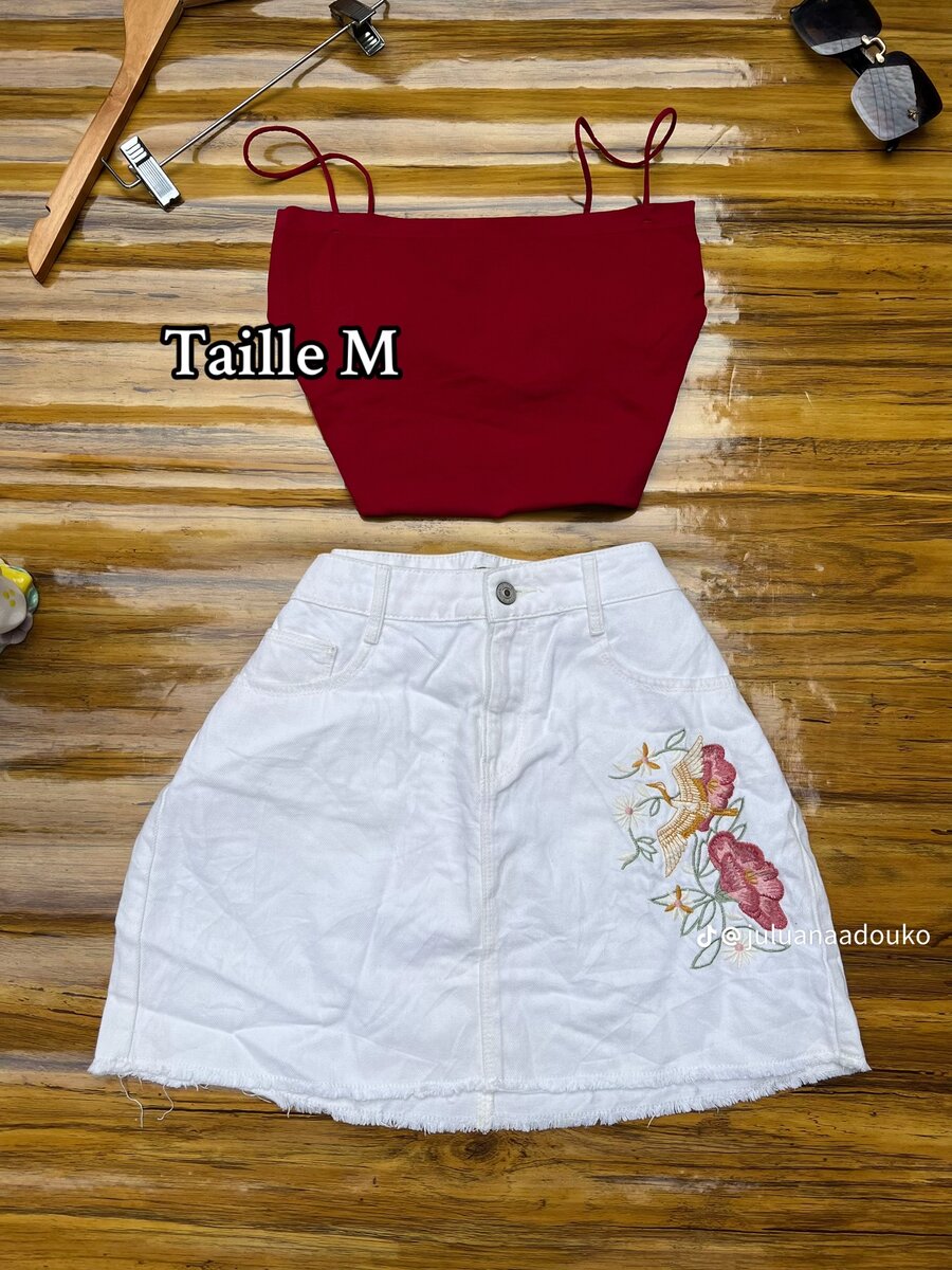 Ensemble top et jupe élégants