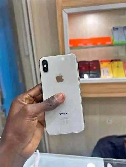 iPhone X 64GB Argent Débloqué