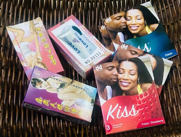 12 Préservatifs + 3 lubrifiant