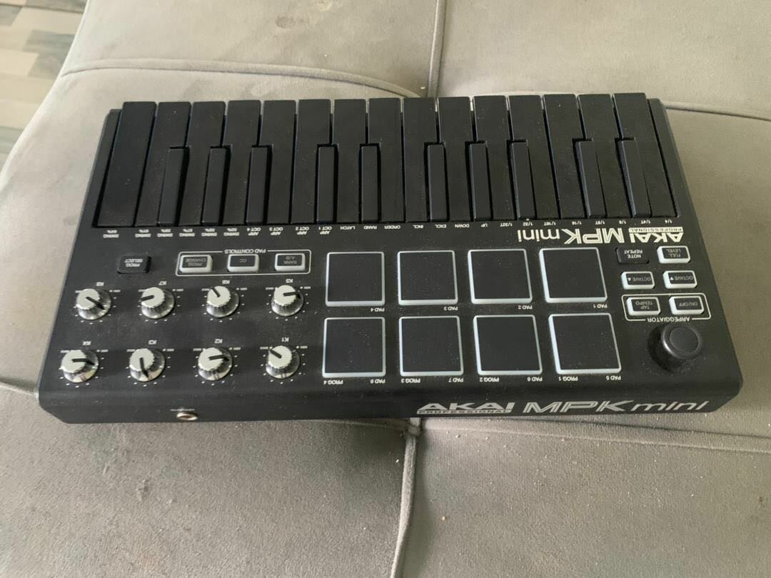 PIANO MIDI  MINI AKAÏ MPK