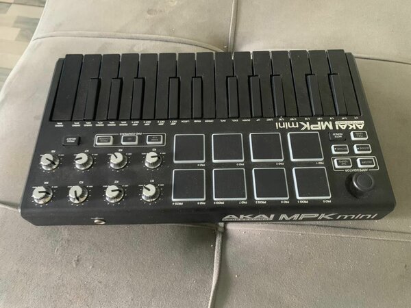 PIANO MIDI  MINI AKAÏ MPK
