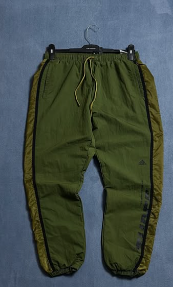Adidas bush green sweatpants size: waist M / length 39