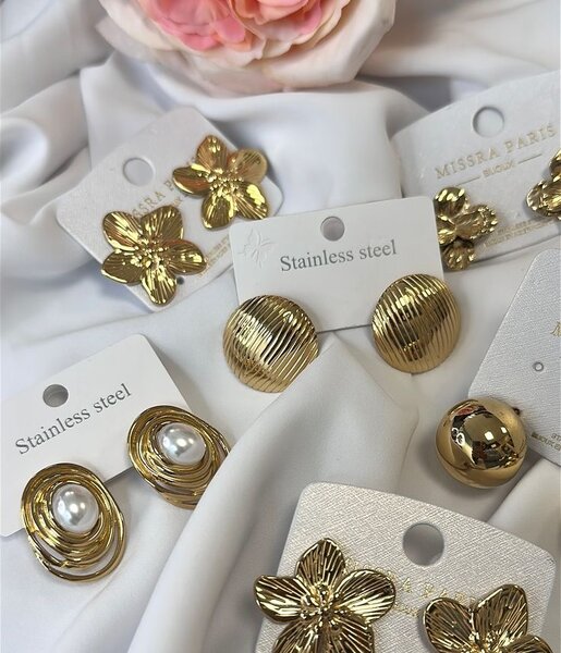 Boucles d'oreilles dorées tendance