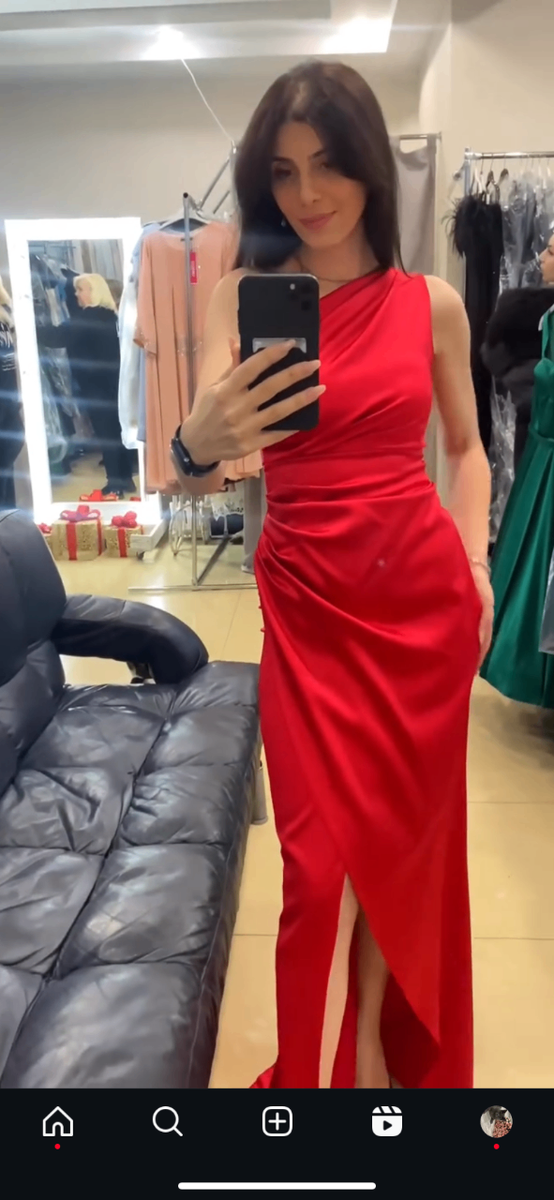 Красное идеальное вечернее платье