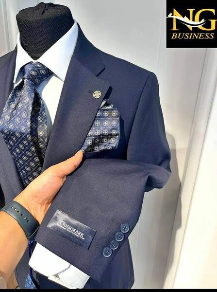 Costume élégant pour homme