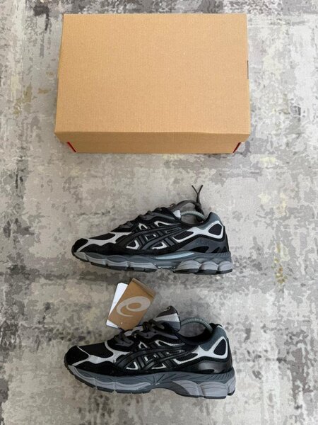 Baskets Noires asics Confort