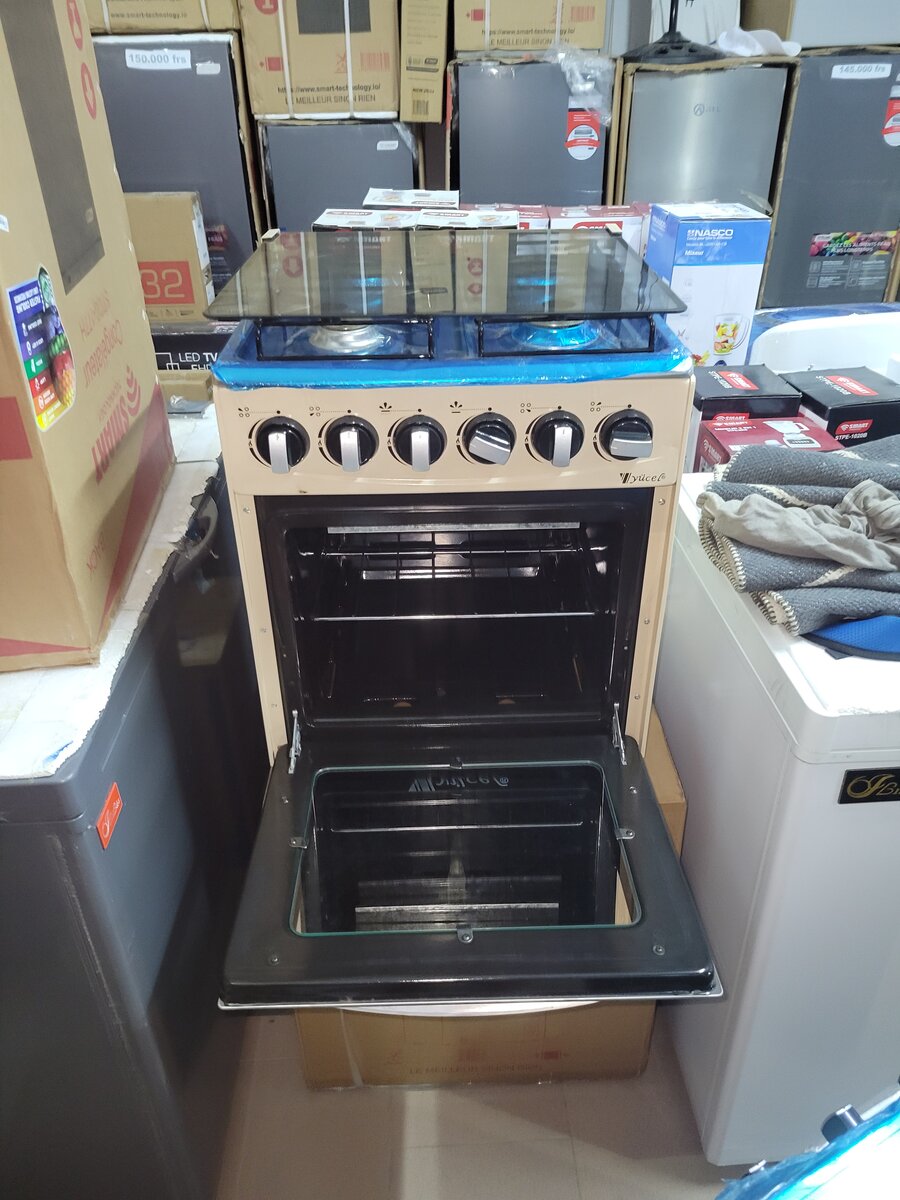 Cuisinière yucel 4feux 2 feux dans le four