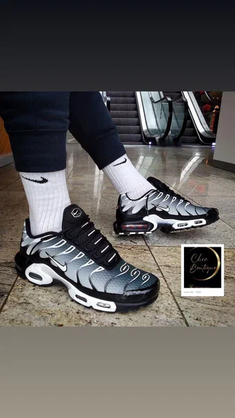 Baskets Air Max Noires et Blanches