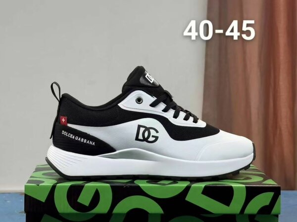 Sneakers de style moderne noir et blanc