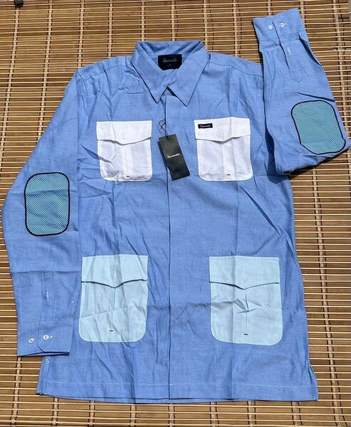 Chemise à poches colorées