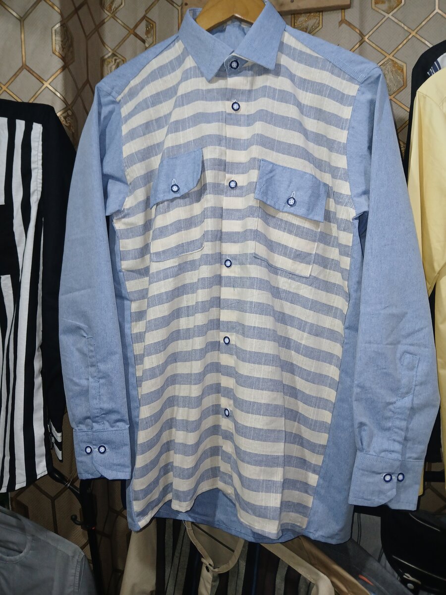 Chemise à rayures bleues