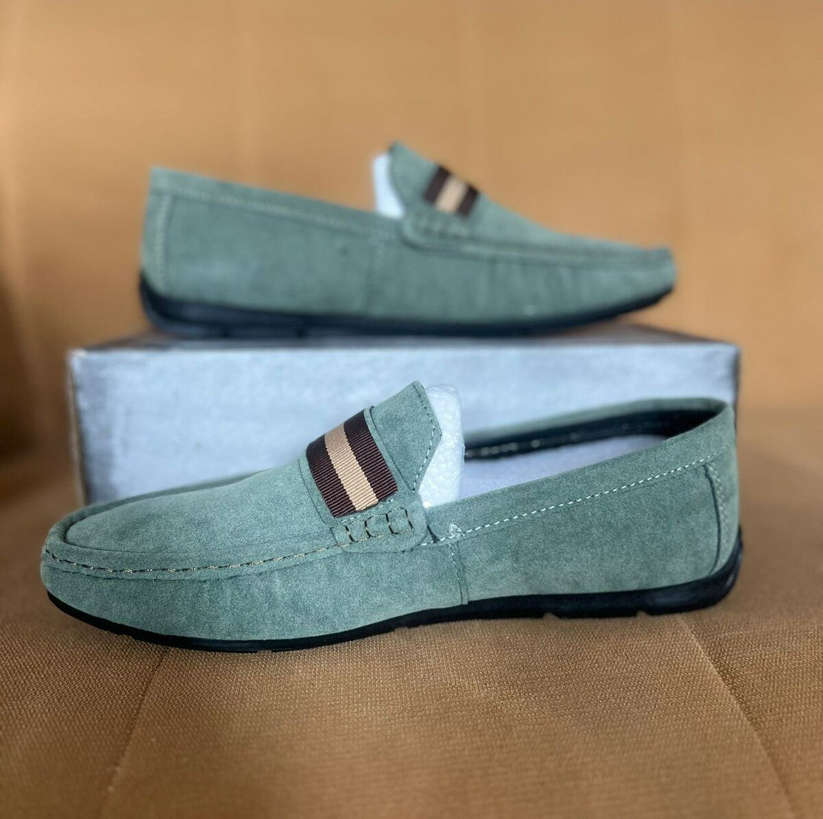 Mocassins en daim vert élégant
