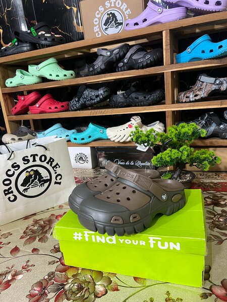 Sandales Crocs confort brunes