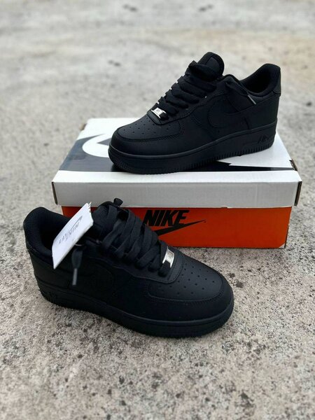 Chaussures Nike Air Force Noires