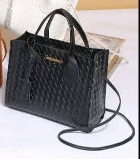 Fashionable and high-quality women's handbag black