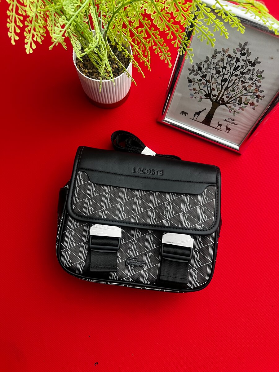 Sacoche Lacoste élégante