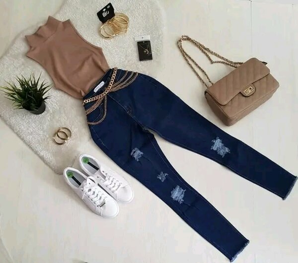 Ensemble féminin chic et décontracté