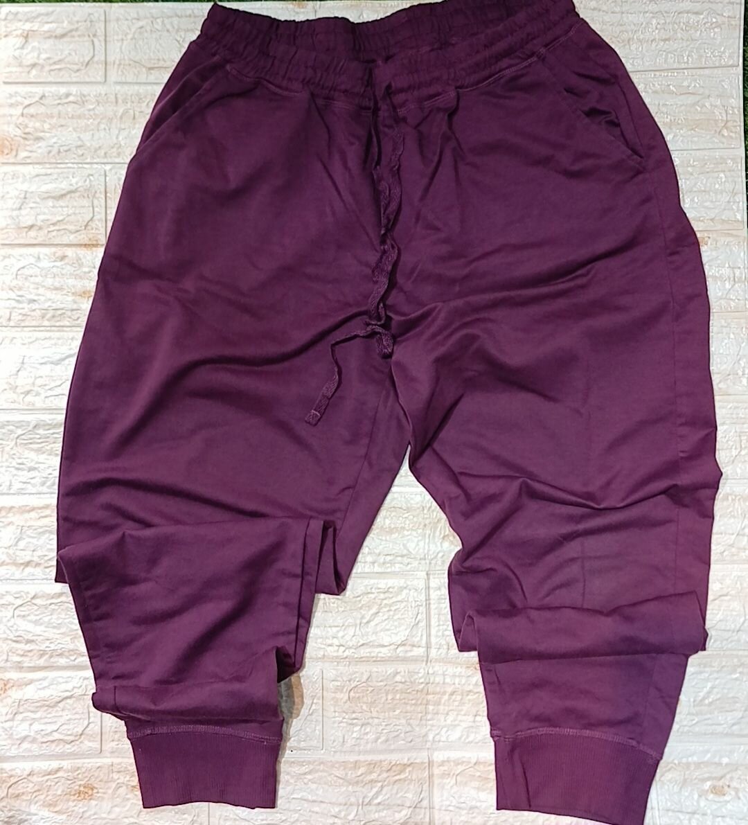 Wine thrift joggers