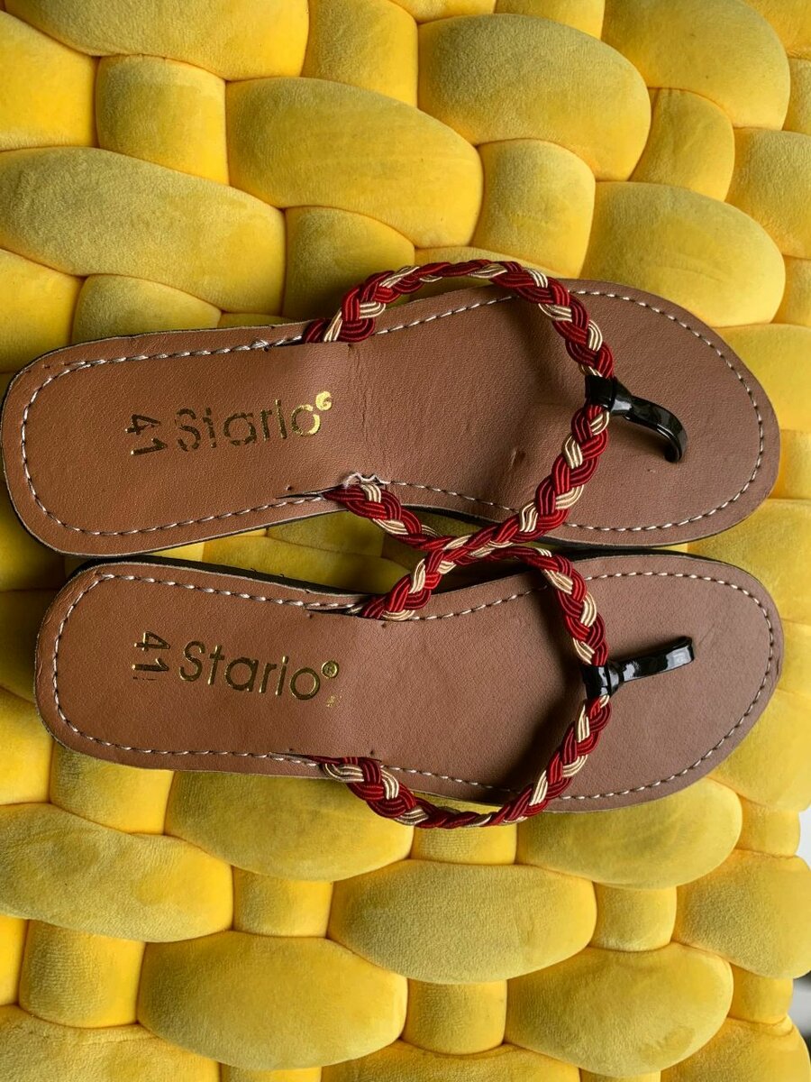 Tongs en cuir élégant pour femme