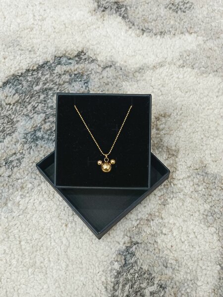 Collier pendentif doré élégant