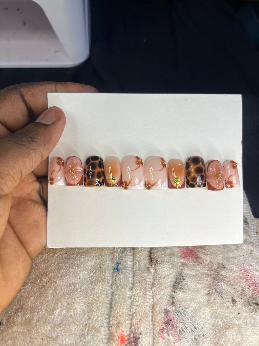 Ongles Pressés Faux Design Élégant