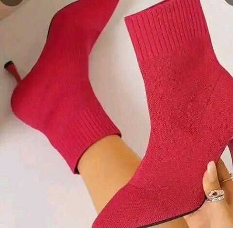 Bottines rouges à talons