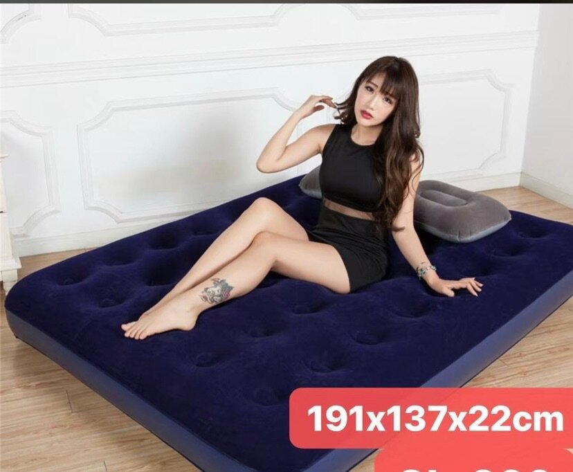 Air pump mattress with pump