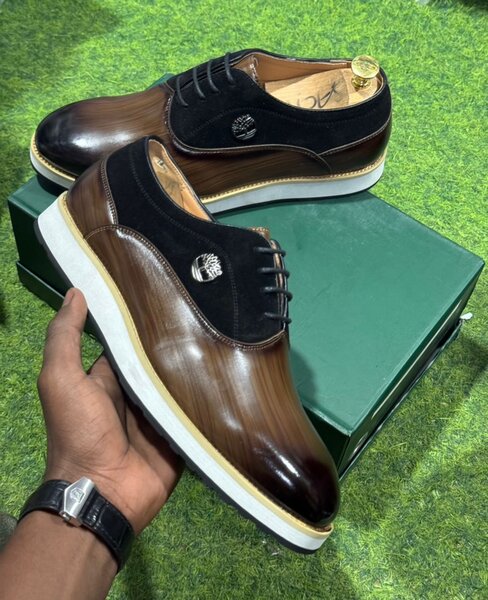 Chaussures derby en cuir brillant