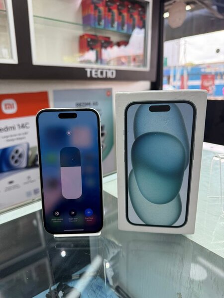 iPhone 15 simple 128Go