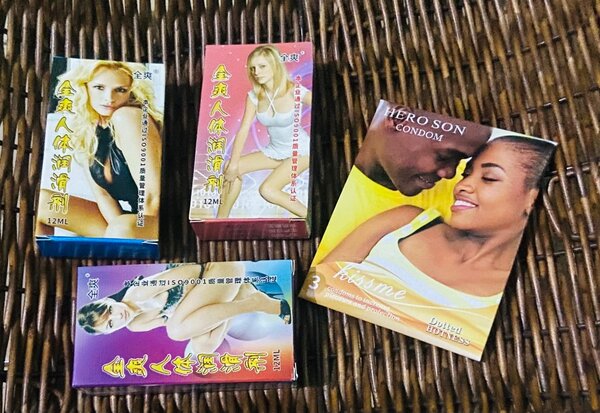 Préservatifs + lubrifiants