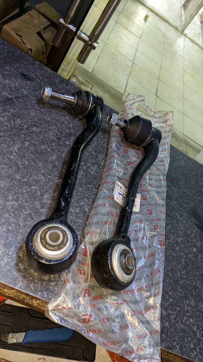 Front Lower Control Arms For BMW X5 E53i 2010