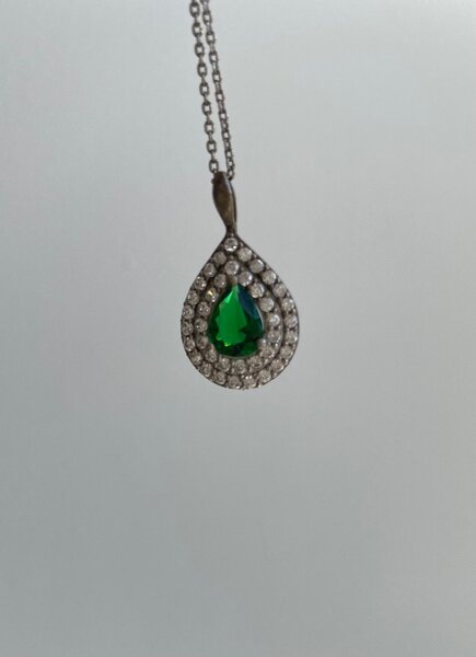 Кулон на цепочке