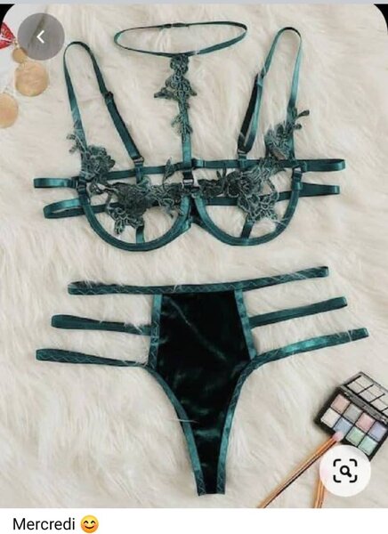 Ensemble de lingerie en dentelle verte