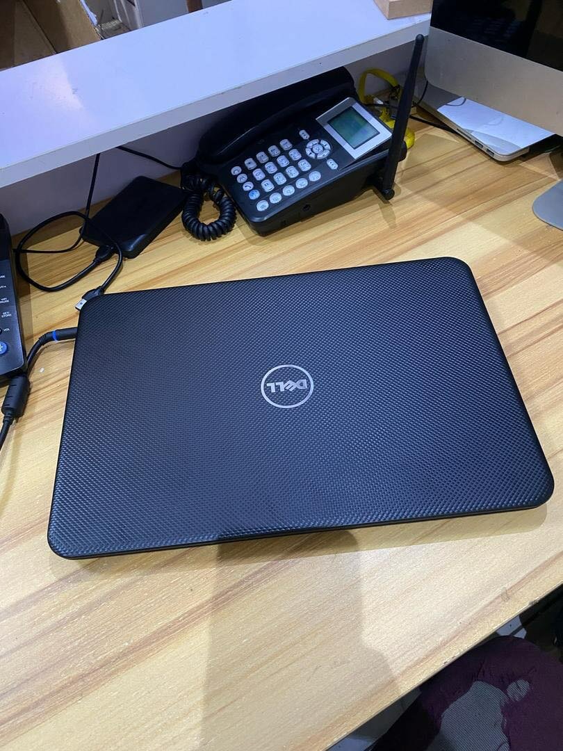 Dell INSPIRON 15