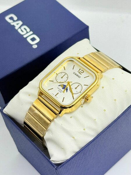 Montre Casio Élégante en Or