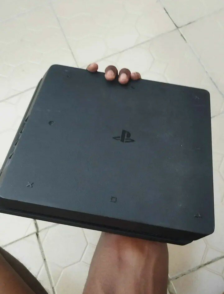 Console PS avec manette