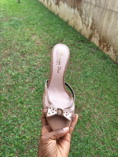 Sandales à talons avec nœud