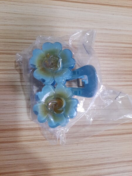Pince à cheveux fleur bleue