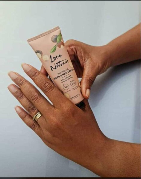 Love Nature Protecting Hand Cream Infused with Macadamia oil