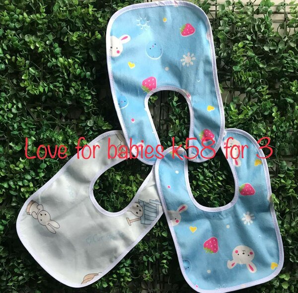 Set of bibs in three colors