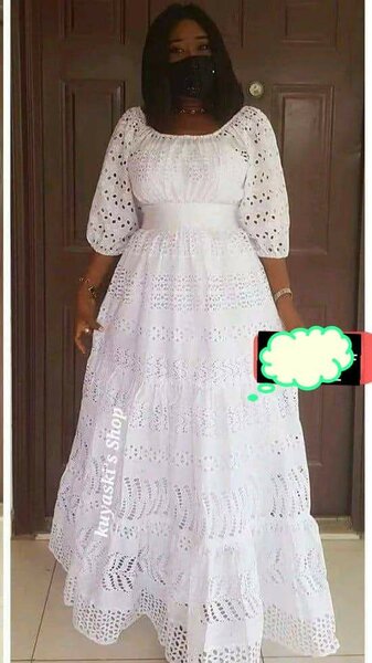 Robe en dentelle blanche élégante