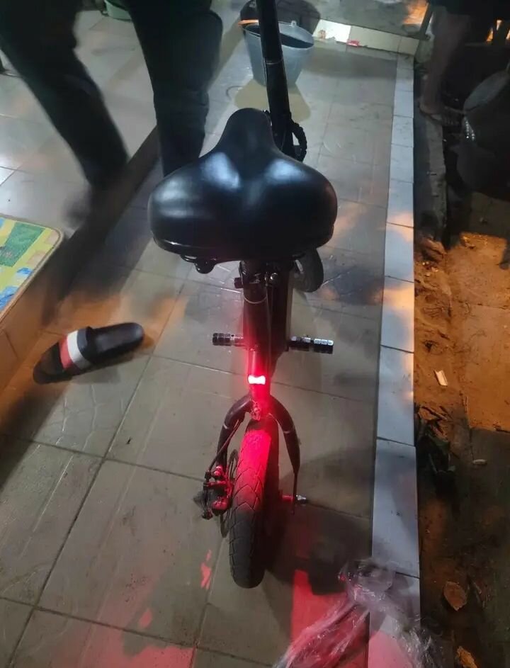 Vélo électrique pliable compact