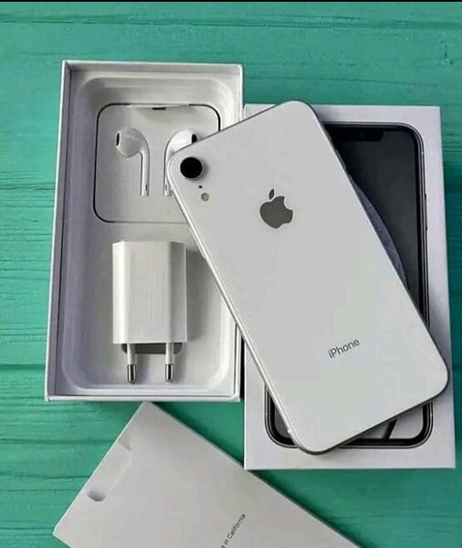 iPhone Blanc avec Accessoires
