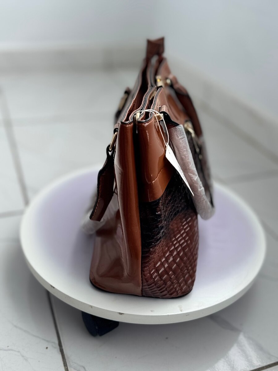 Sac à main cuir verni